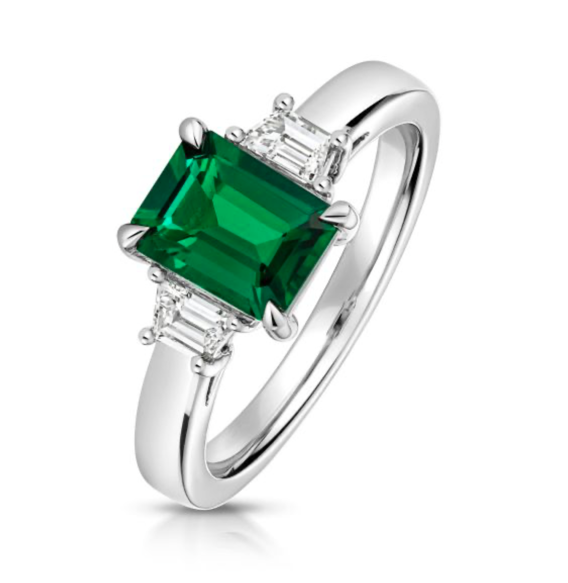 Emerald ring in yellow gold close up